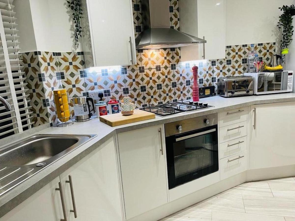 Appartement Bagshot Pennyhill Camberley Ascot Luxury 2 Beds 1 Bath Sleeps 4 Pets Ok Permit Parking Extérieur photo