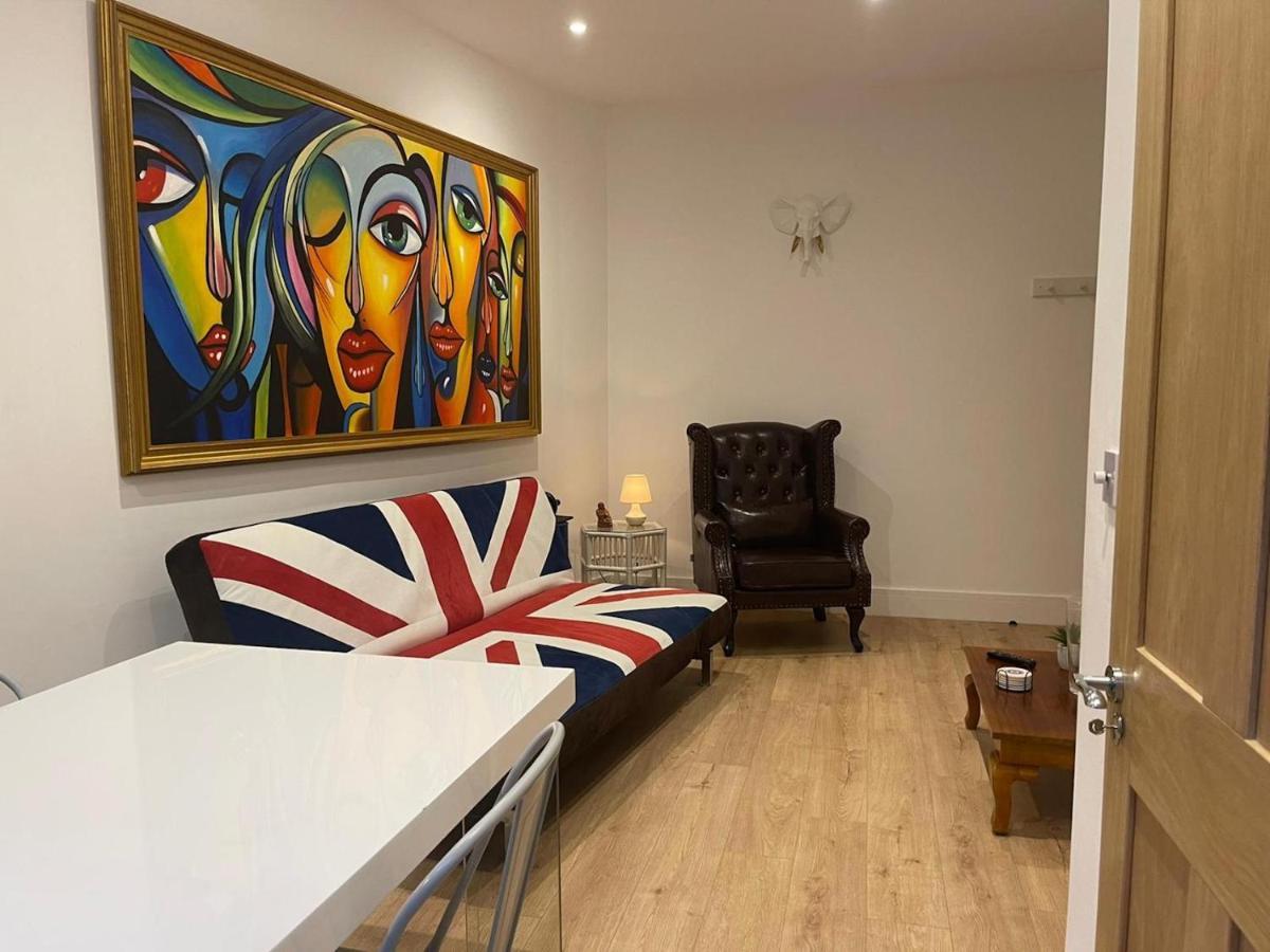 Appartement Bagshot Pennyhill Camberley Ascot Luxury 2 Beds 1 Bath Sleeps 4 Pets Ok Permit Parking Extérieur photo
