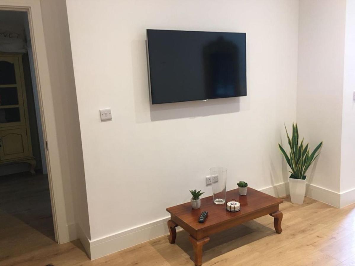 Appartement Bagshot Pennyhill Camberley Ascot Luxury 2 Beds 1 Bath Sleeps 4 Pets Ok Permit Parking Extérieur photo