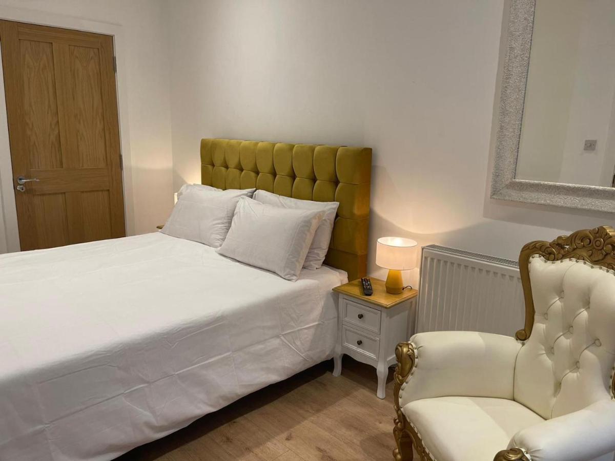 Appartement Bagshot Pennyhill Camberley Ascot Luxury 2 Beds 1 Bath Sleeps 4 Pets Ok Permit Parking Extérieur photo