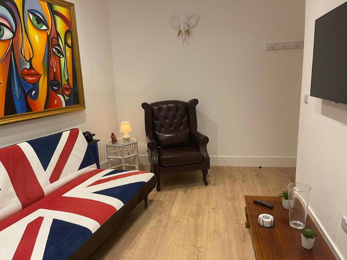 Appartement Bagshot Pennyhill Camberley Ascot Luxury 2 Beds 1 Bath Sleeps 4 Pets Ok Permit Parking Extérieur photo