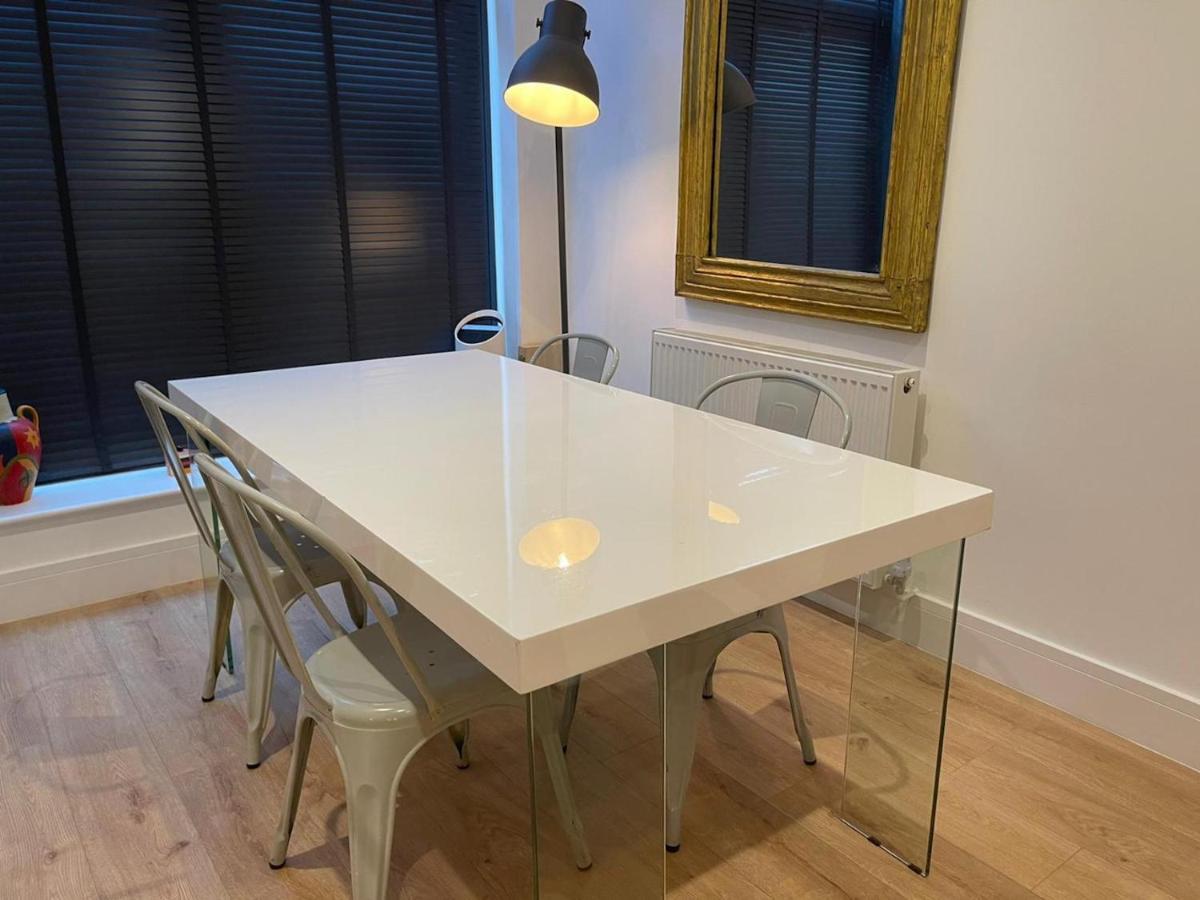 Appartement Bagshot Pennyhill Camberley Ascot Luxury 2 Beds 1 Bath Sleeps 4 Pets Ok Permit Parking Extérieur photo